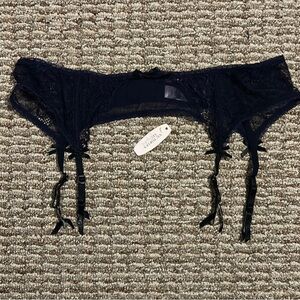NWT Victoria's Secret Black Lace Garter Belt